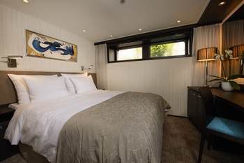 Avalon Deluxe Stateroom